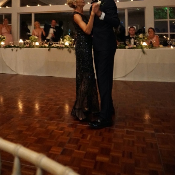 ELIE TAHARI SEQUIN GOWN SIZE 2 - Picture 3 of 3